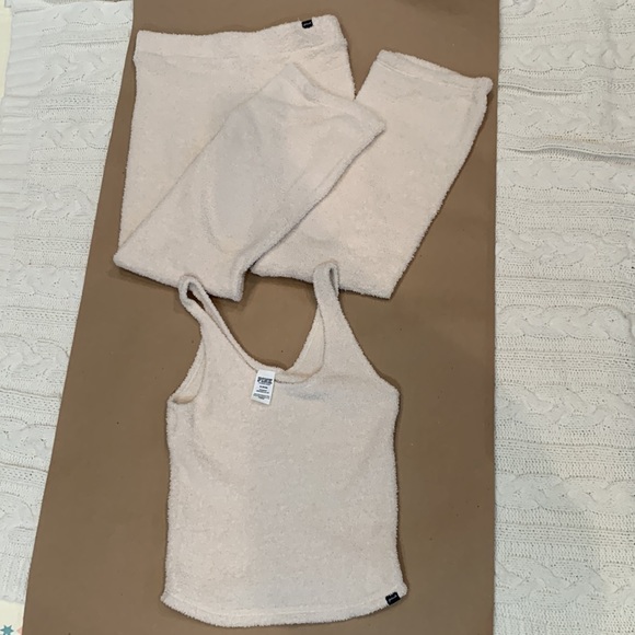 PINK by Victorias Secret Marshmallow Sherpa style sleep wear top - Picture 6 of 6